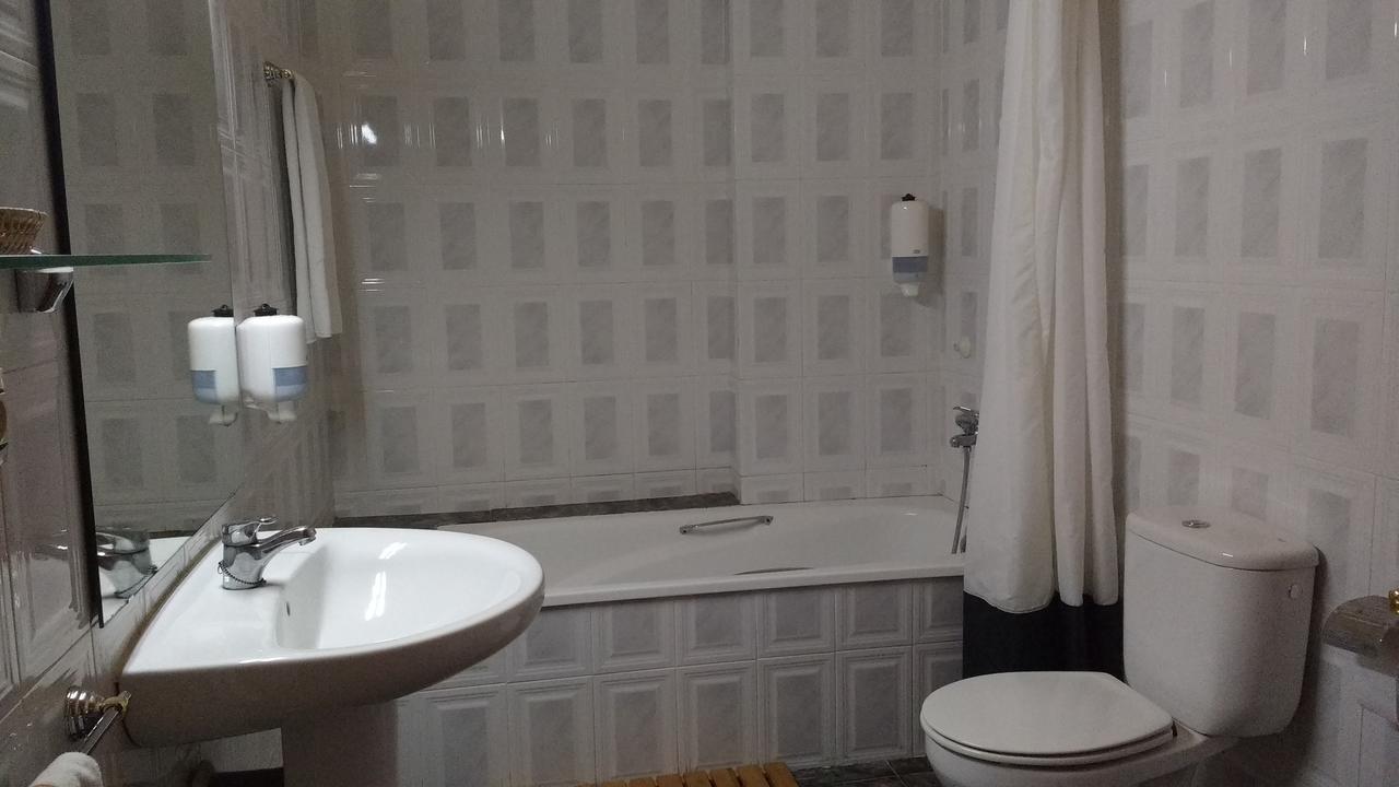 Ca L'Amadeu Hotel Vilanova de Escornalbou ภายนอก รูปภาพ