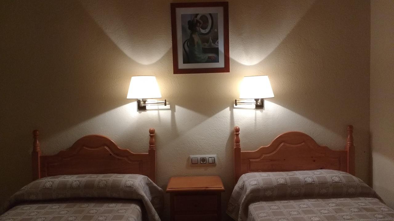 Ca L'Amadeu Hotel Vilanova de Escornalbou ภายนอก รูปภาพ